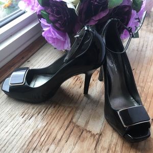 Jessica Simpson pumps